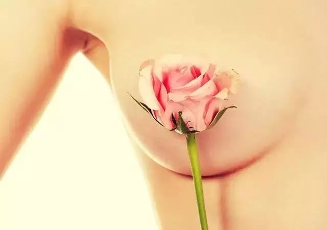 粉红120乳腺健康：青春期少女会出现乳房胀痛？